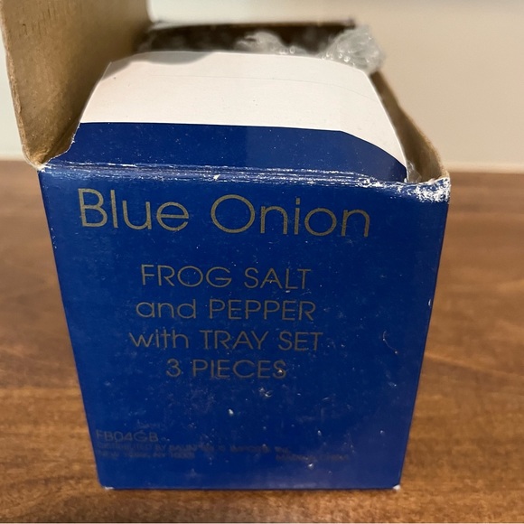 Vintage Frog Salt & Pepper Shaker Set on Lily Pad Tray  Hand Painted Blue Onion - Picture 2 of 4